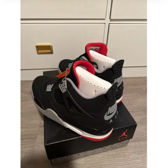 Jordan 4 Retro Bred 2019 SIZE 10.5 DS OG ALL - Picture 7 of 15